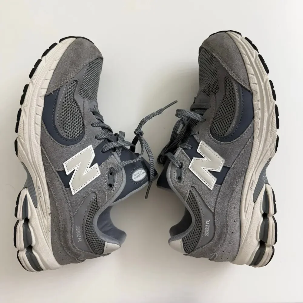 New Balance 2002R Sneakers Gray Boy's Sz 7 Casual Everyday Athleisure